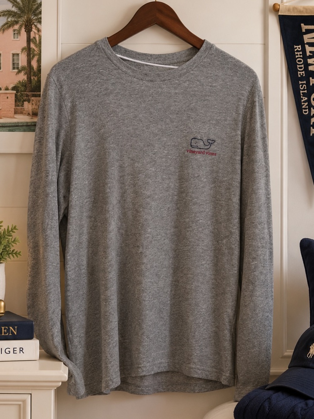 ⭐️ #100 Vineyard Vines “Happy Holidays” Gray Long Sleeve Tee